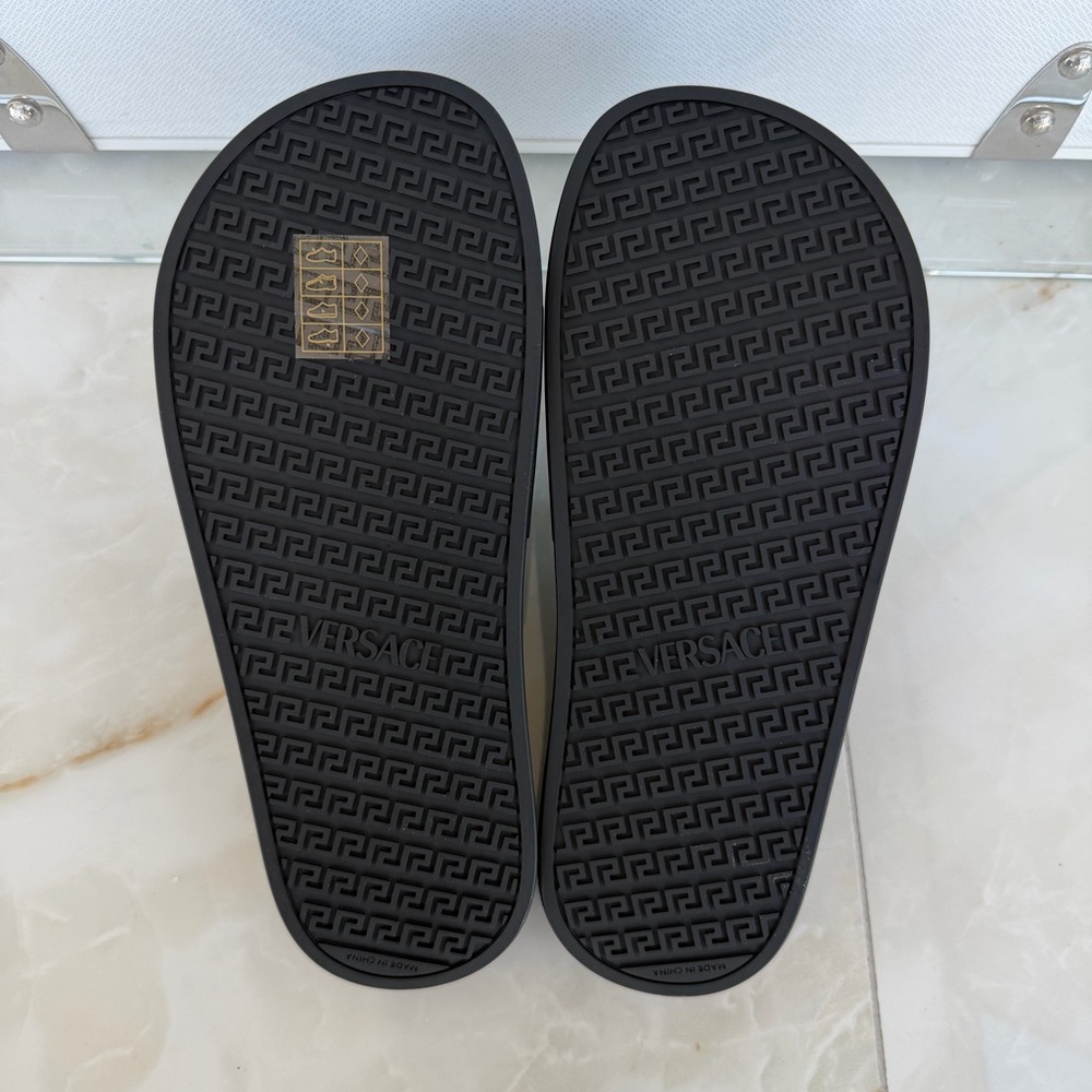 Versace Black and Gold Medusa Rubber Slide Sandals Sz 39 - Picture 4 of 7